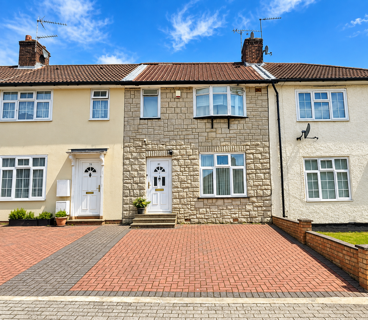 3 bed property in Littlefield Road, London